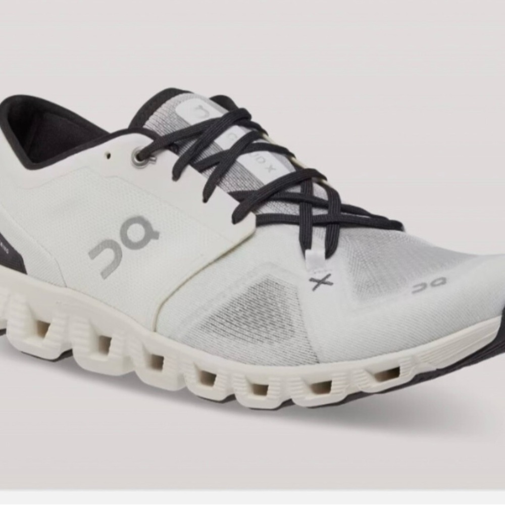 On Running Cloud X 4 in Ivory and Black